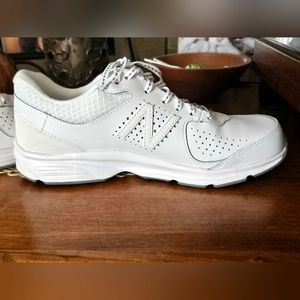 Women's new balance walking shoes size 8.5